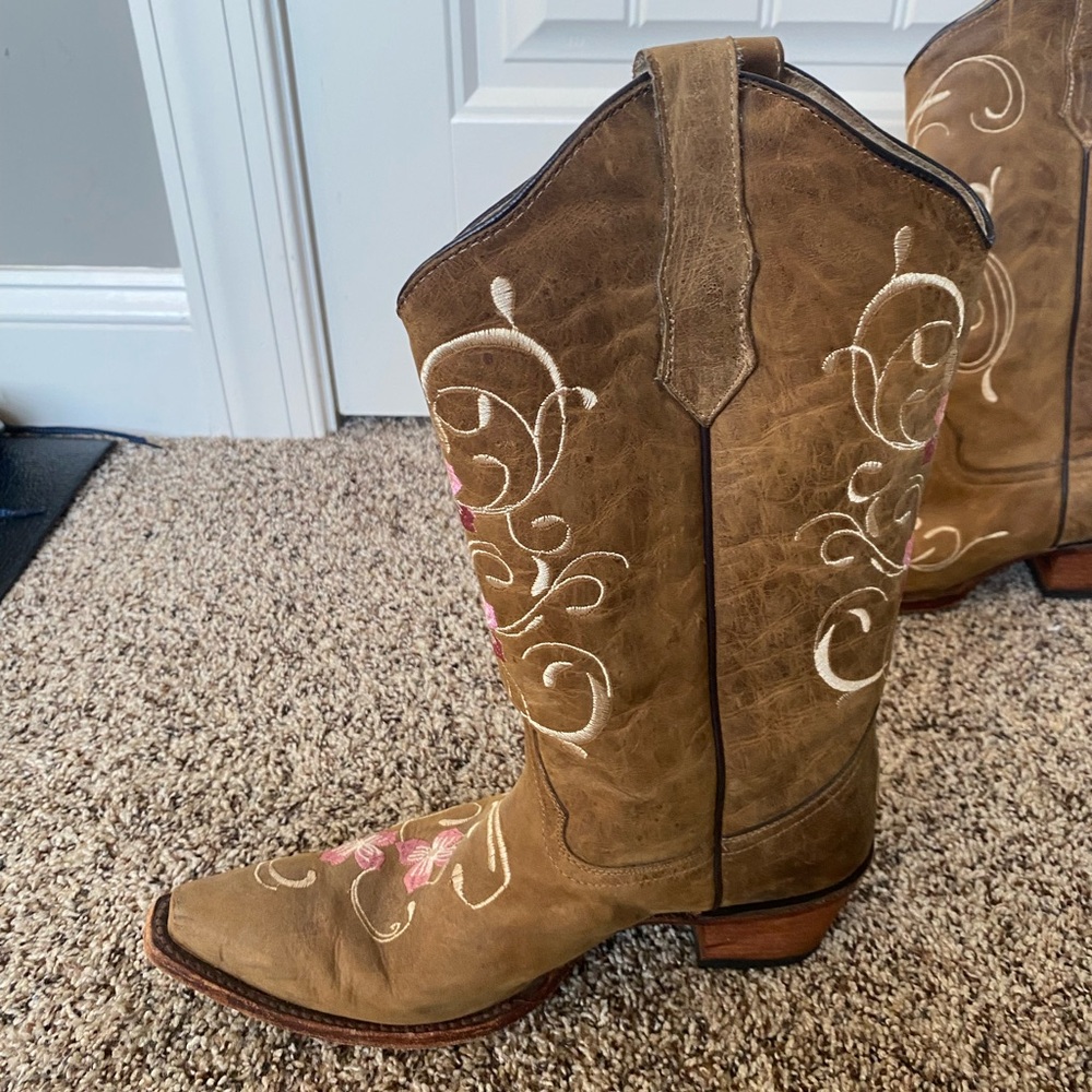 Circle G women’s cowgirl boots.  Size 11